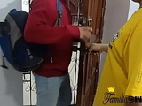 ¡_Dios mí_o! Mi hermanastra realmente sabe có_mo tener un orgasmo